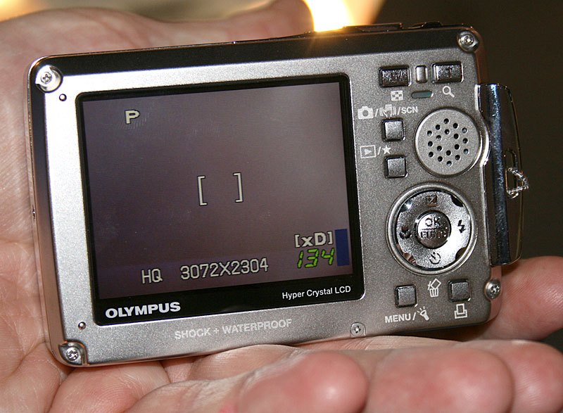 Illustration for article titled PMA 07: Olympus Stylus 770SW Frozen Into a Solid Block of Ice